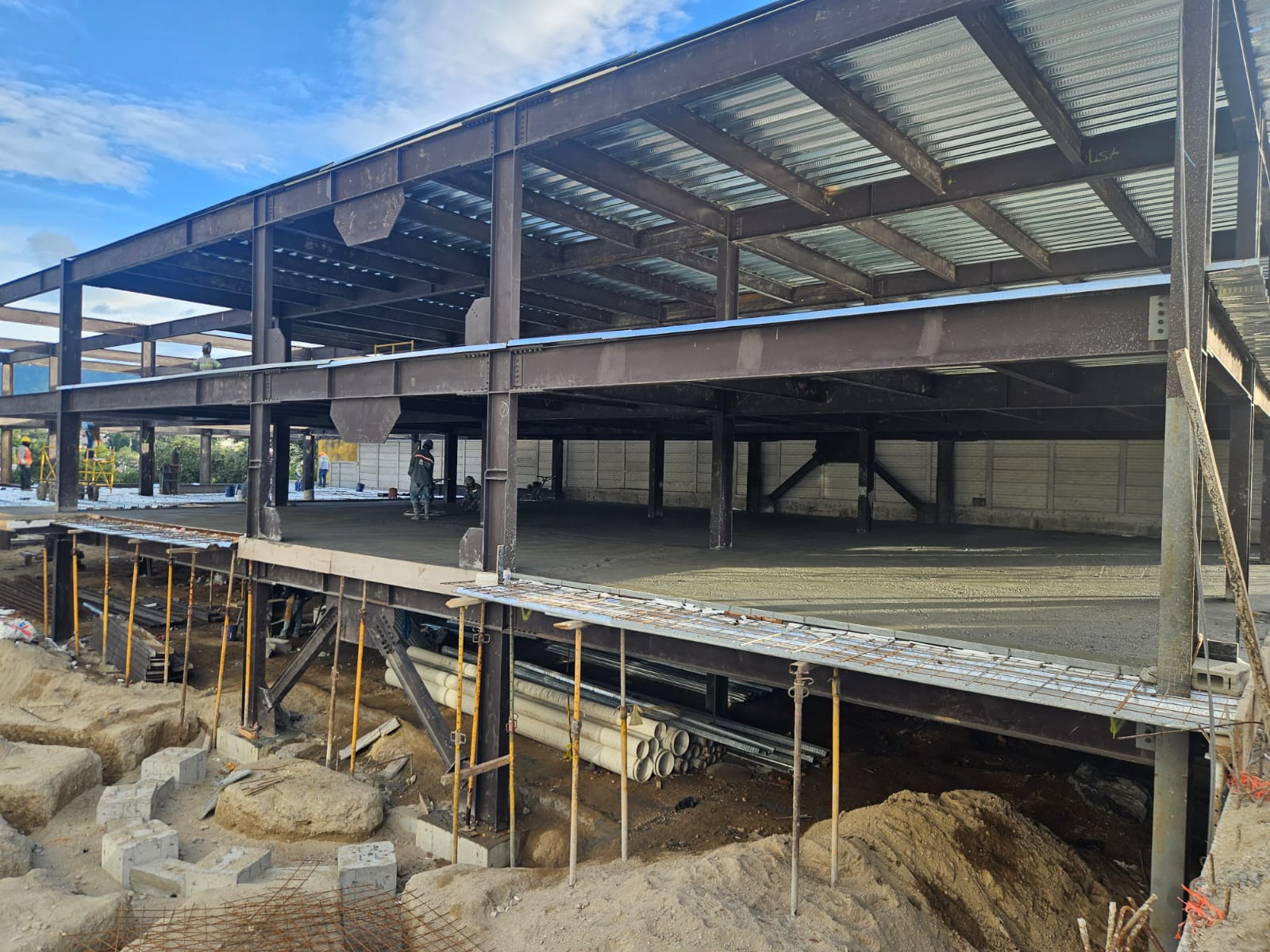 EDIFICIO TRES NIVELES